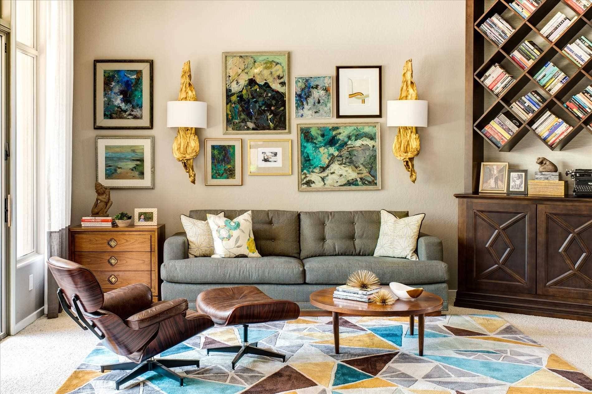 Модульные картины в интерьере гостиной над диваном — фото идей, варианты размещения