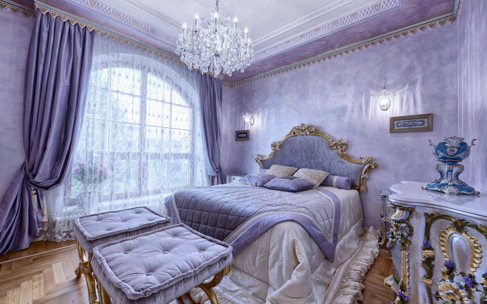 Спальная комната в стиле барокко: фото интерьера