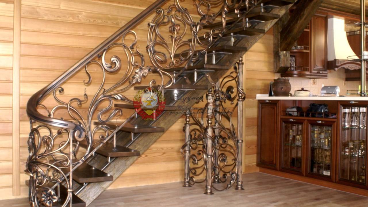 Перила для лестниц: фото, видео, виды, металлические, кованные, деревянные