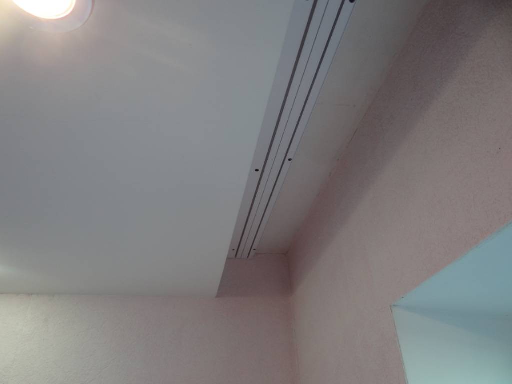 Ниша для штор в натяжном потолке с фото примерами, оптимальные размеры и как сделать своими руками