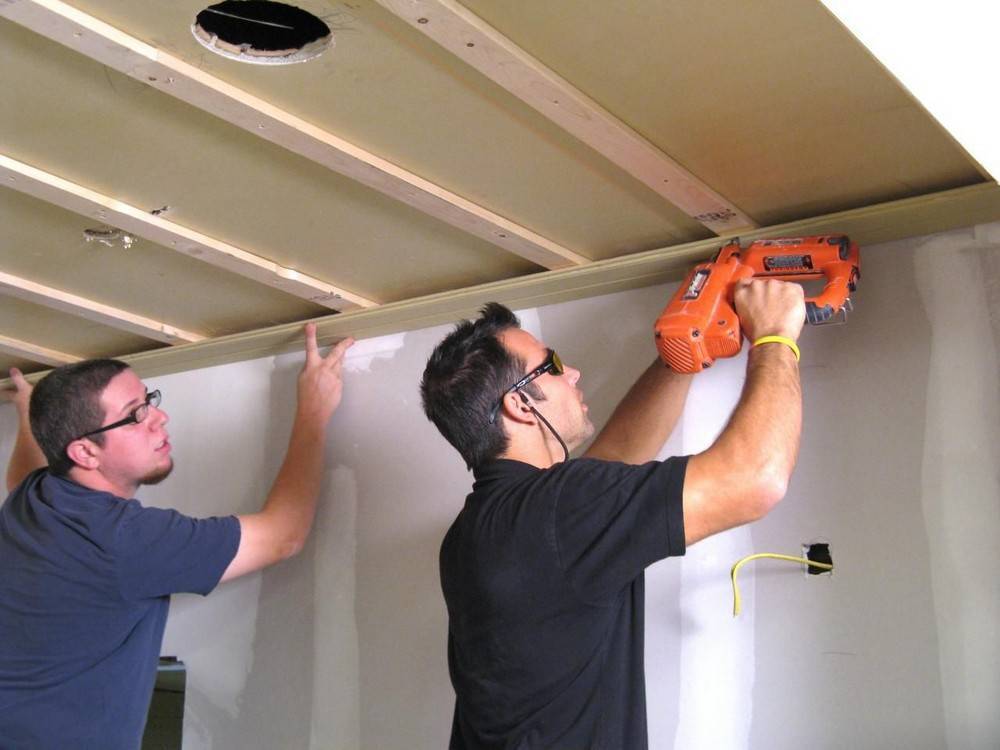 Ремонт потолка своими руками: выбираем способ ремонта потолка в квартире