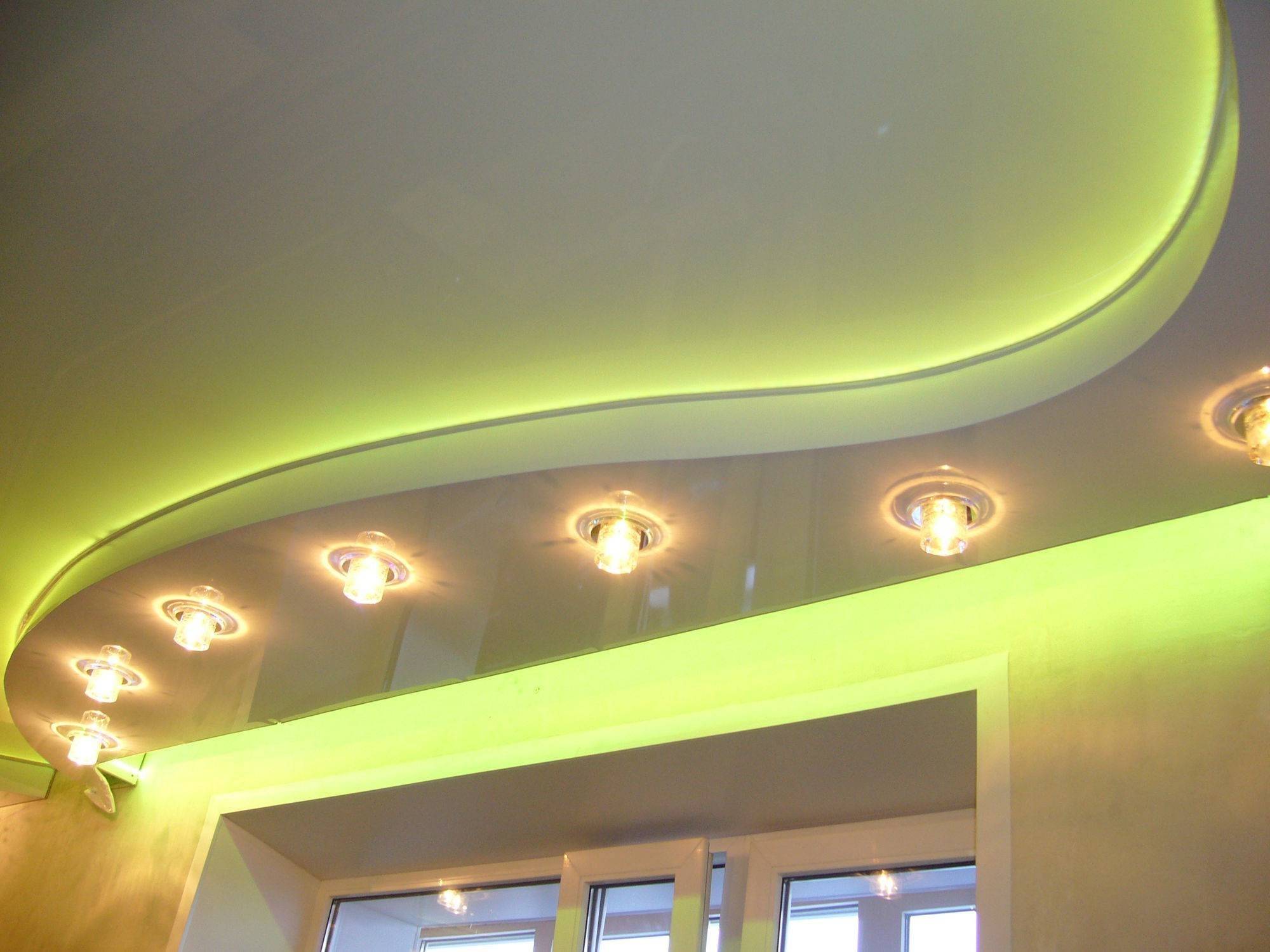 Парящий потолок из гипсокартона с подсветкой: варианты дизайна