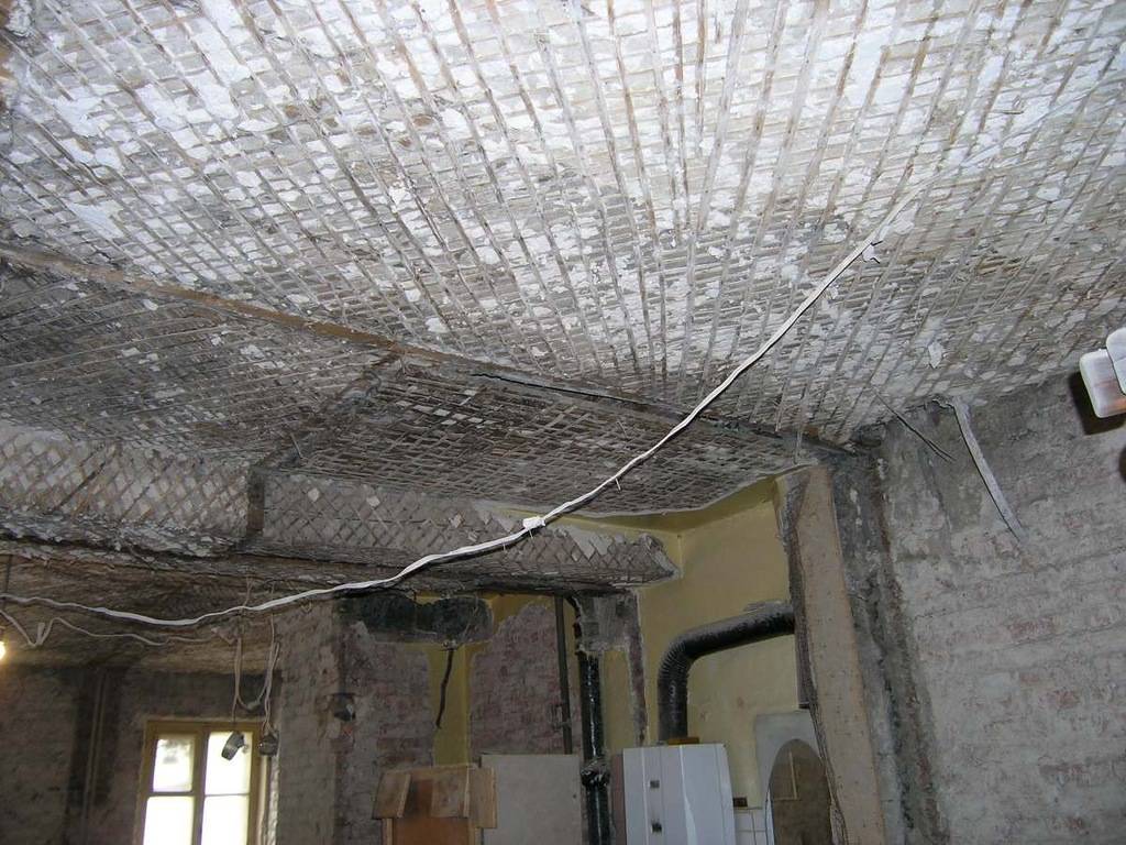 Ремонт потолка в сталинке с деревянными перекрытиями своими руками и замена в доме