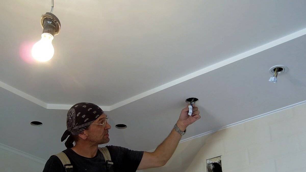 Как красиво расположить светильники на натяжном потолке? – 26 фото, схемы и правила