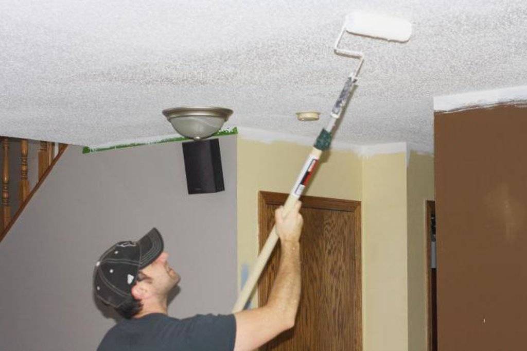 Как покрасить потолки водоэмульсионной краской без разводов