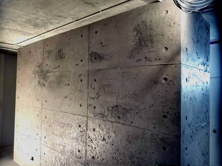 Декоративная штукатурка под бетон: характеристики и способы нанесения