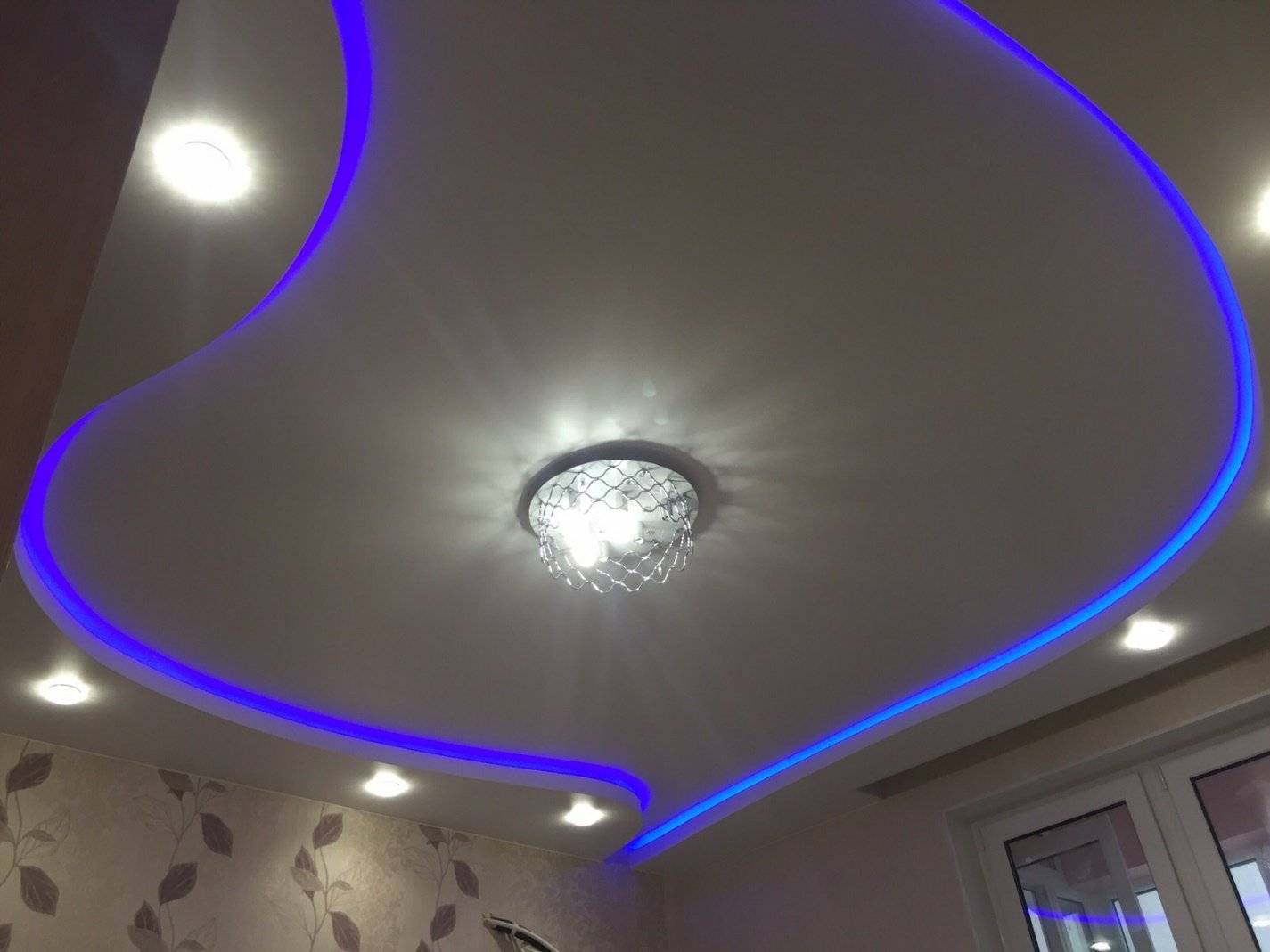 Многоуровневые потолки из гипсокартона с подсветкой - этапы установки своими руками