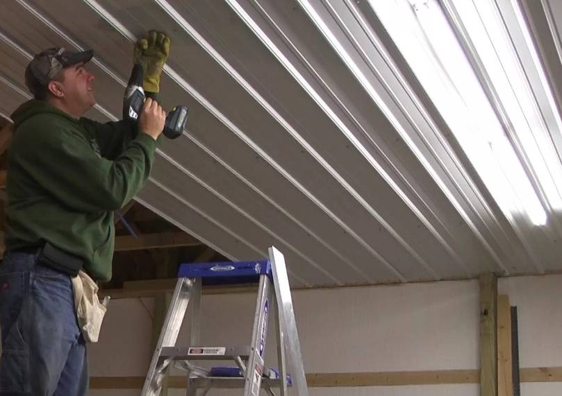 Потолочный сайдинг и способы его установки на потолок своими руками.