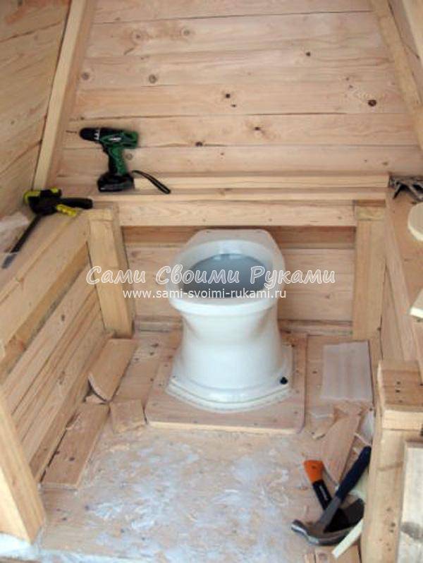 Способы установки унитаза на пол в деревянном доме: особенности монтажа