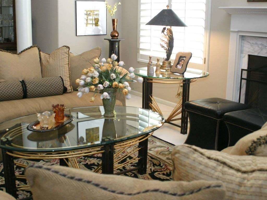Стол в гостиную - лучшие модели, варианты по размещению и советы по выбору стола