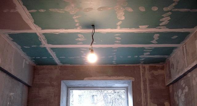Основные варианты ремонта потолка в сталинке