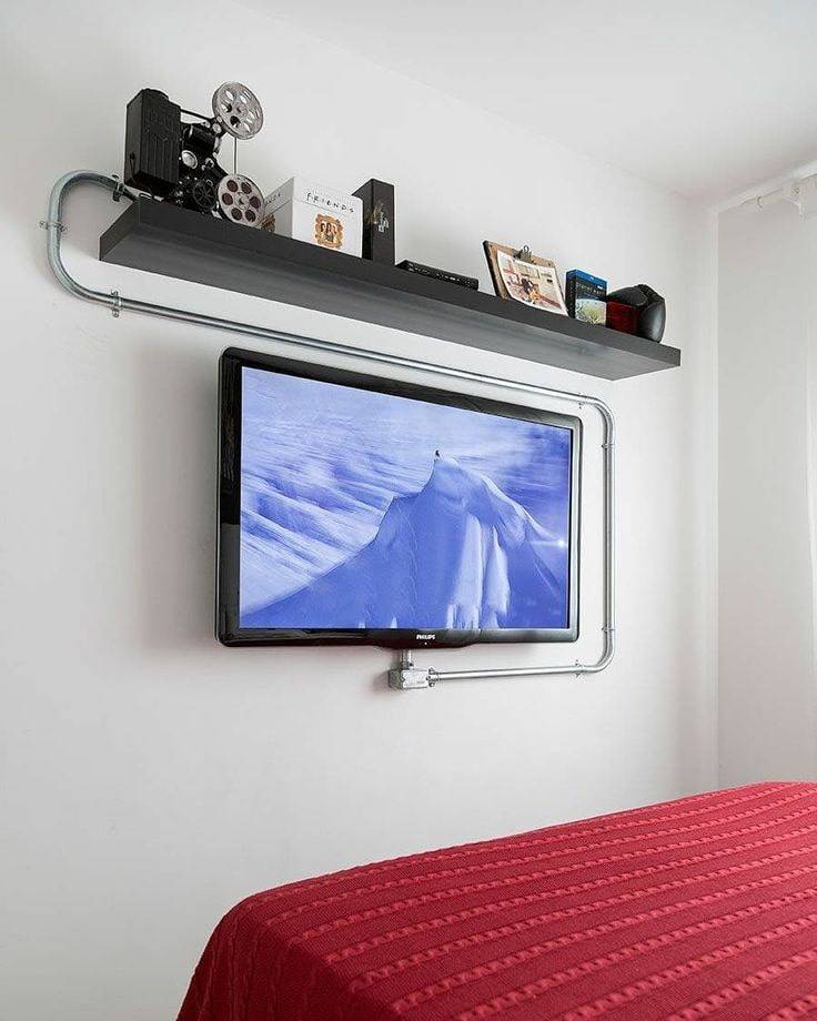 Как и чем закрыть красиво провода от телевизора на стене