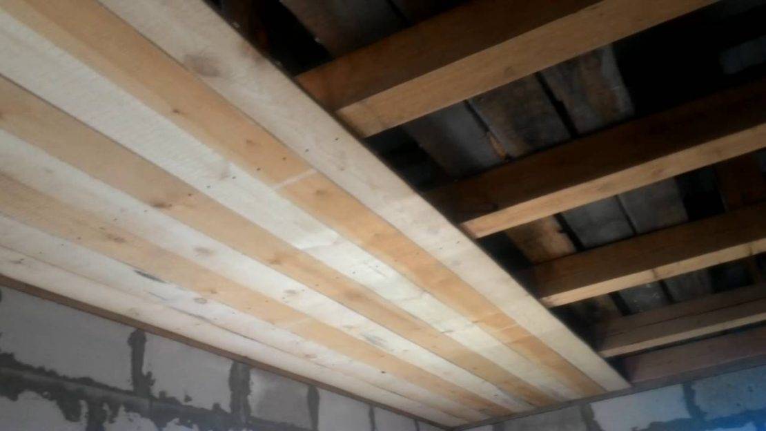 Подшивка потолка по деревянным балкам - только ремонт своими руками в квартире: фото, видео, инструкции