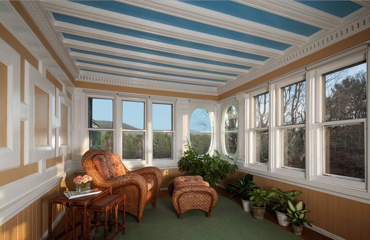 Внутренняя отделка веранды в частном доме: фото чем обшить, потолок, пол, стены