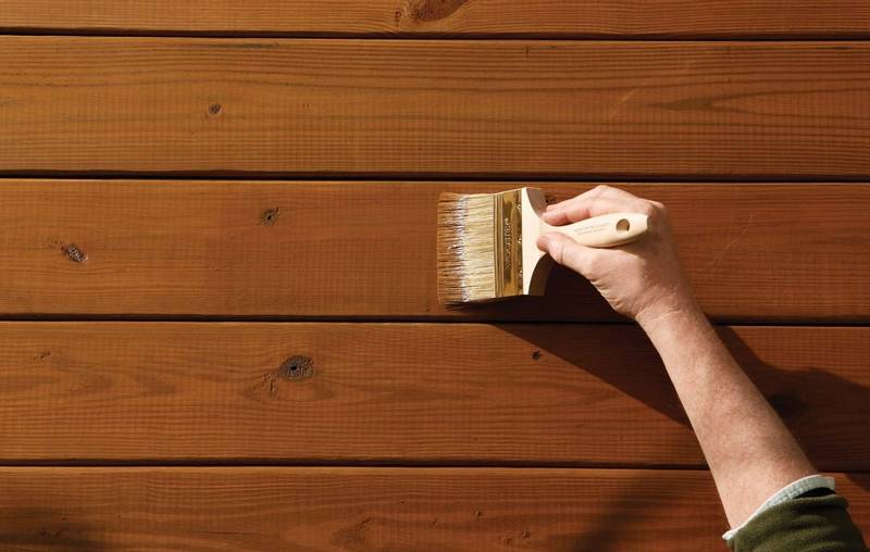 Чем покрасить деревянный забор: виды материалов и способы их нанесения
