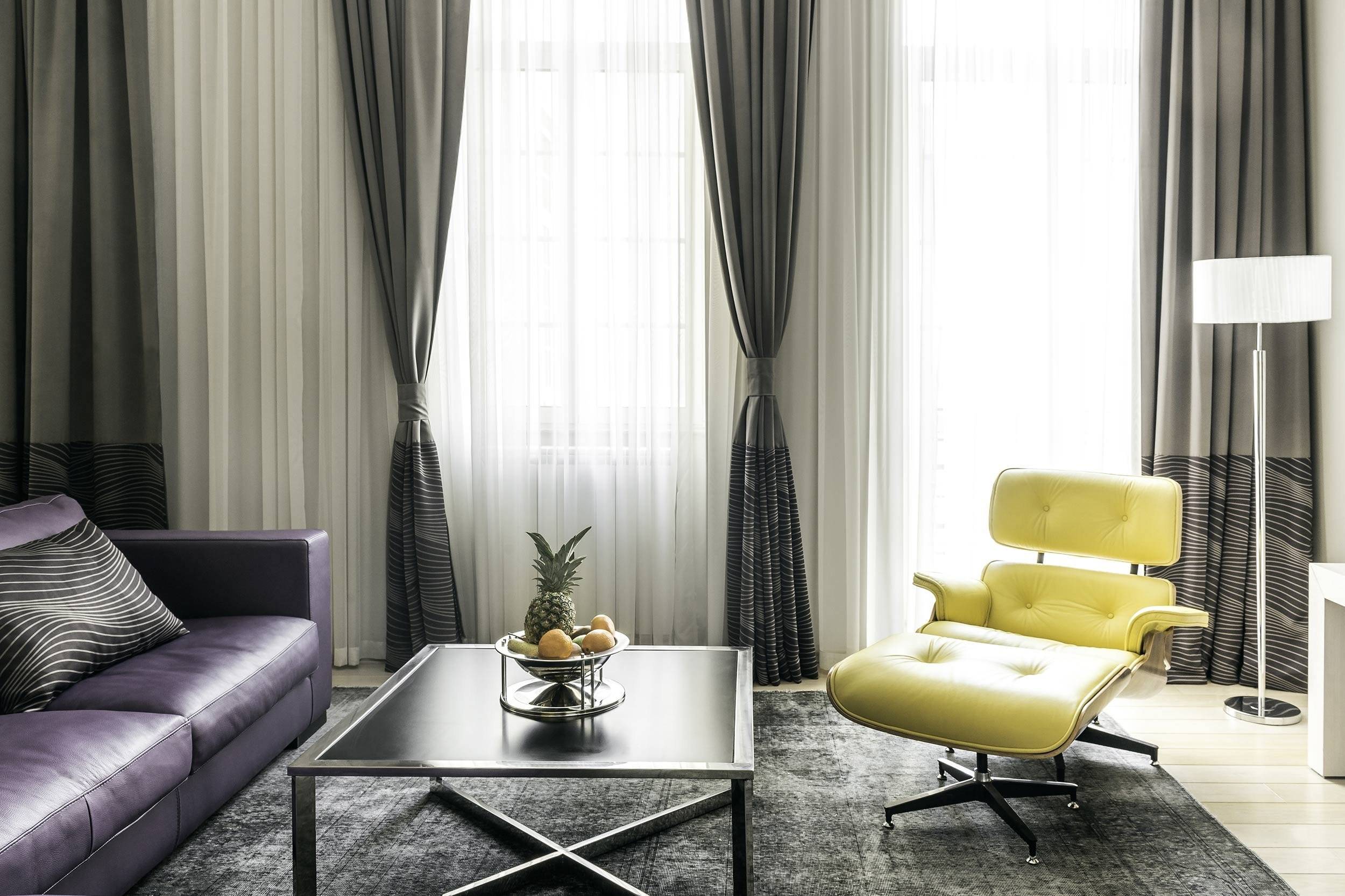 Серые обои: 150 фото стильных сочетаний современного дизайна. лучшие идеи применения серых оттенков в интерьере гостиной, спальни, прихожей