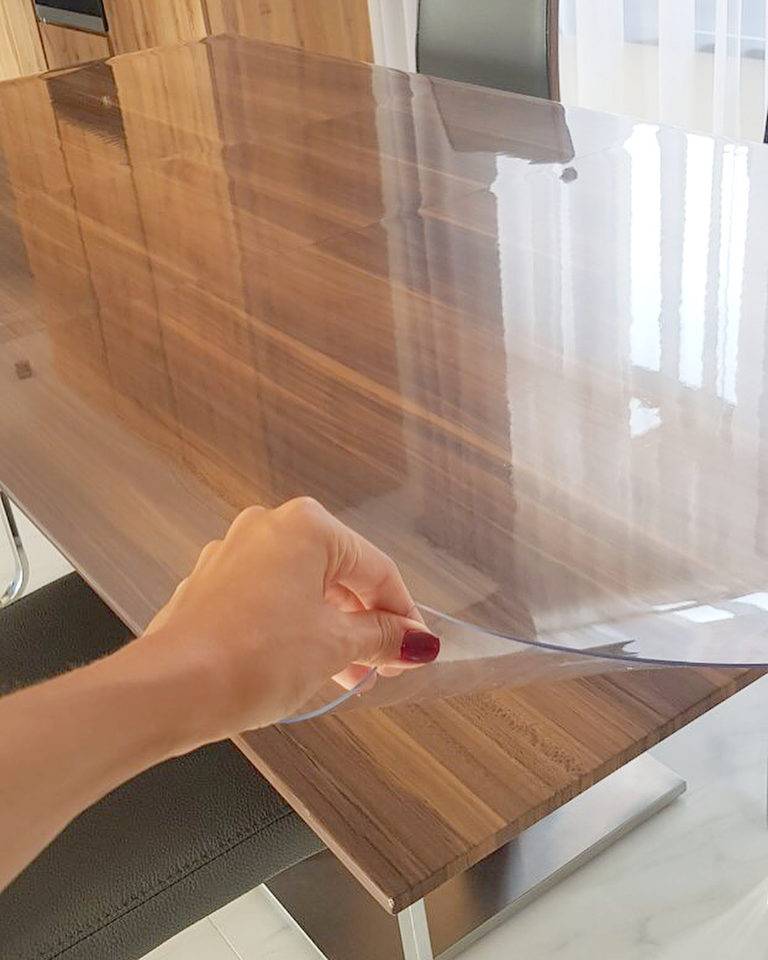 На столы кухонные силиконовые прозрачные скатерти: виды материалы и рекомендации по выбору, плюсы и минусы