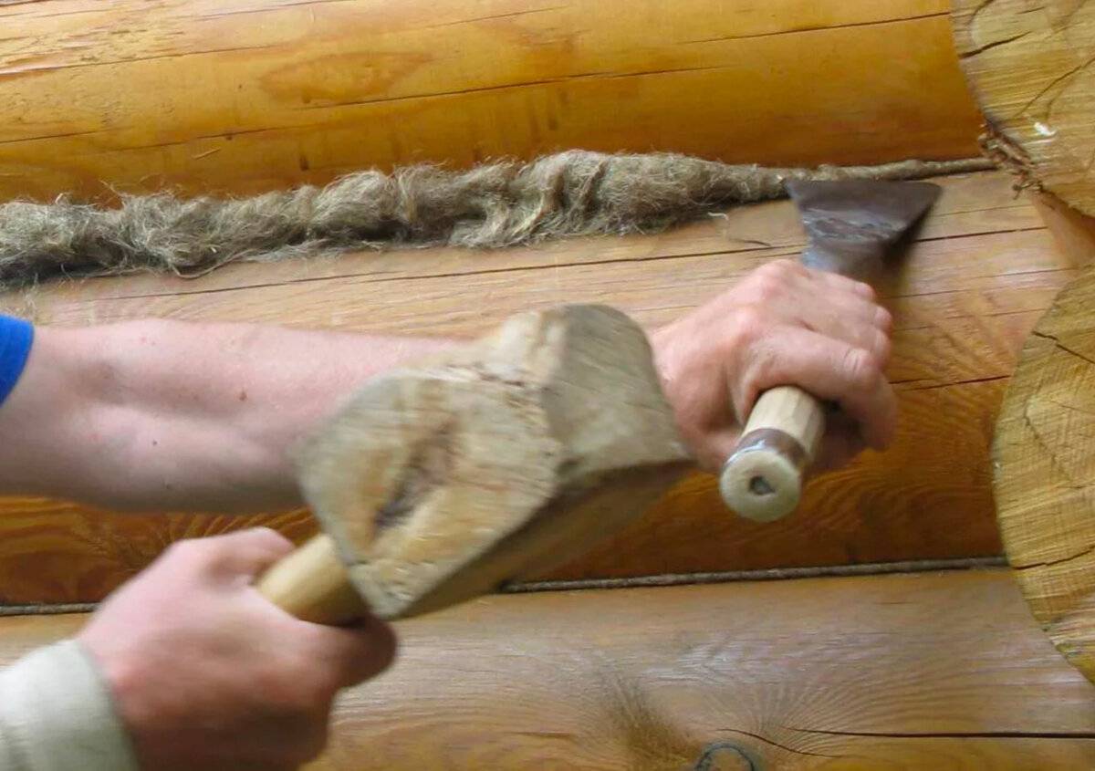 Конопатка сруба своими руками: инструметы, пошаговая инструкция