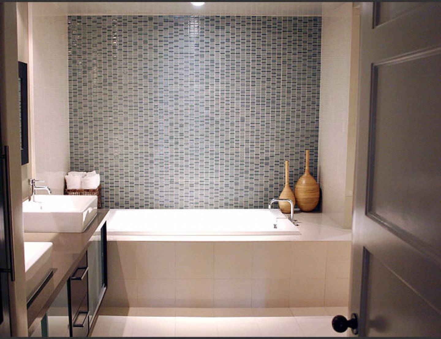 Чем отделать стены в ванной, кроме плитки: альтернатива керамике