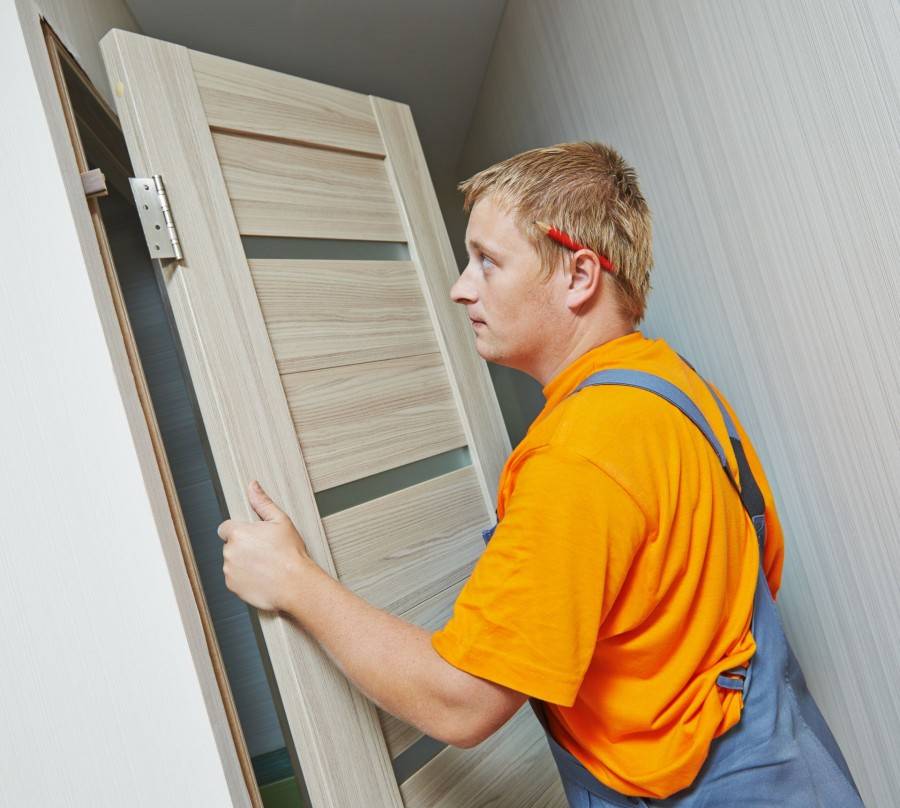 Целесообразен ли ремонт межкомнатной деревянной двери?
