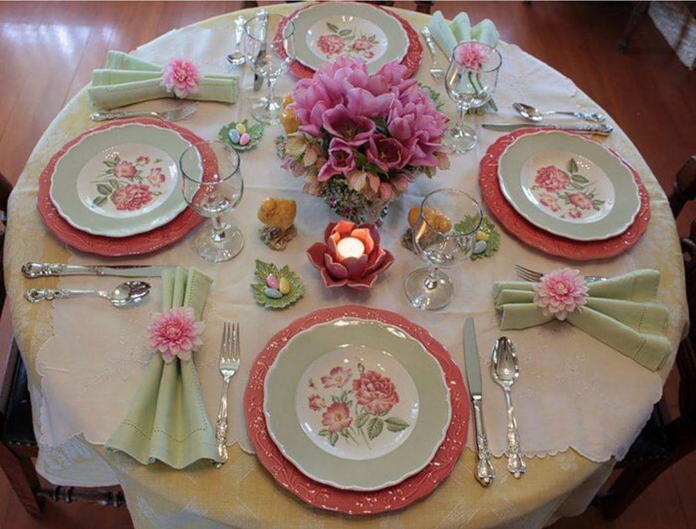 Сервировка стола на день рождения: украшение на стол своими руками, варианты для юбилея